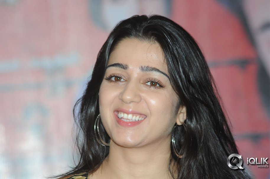 Charmi-at-Pratighatana-Trailer-Launch